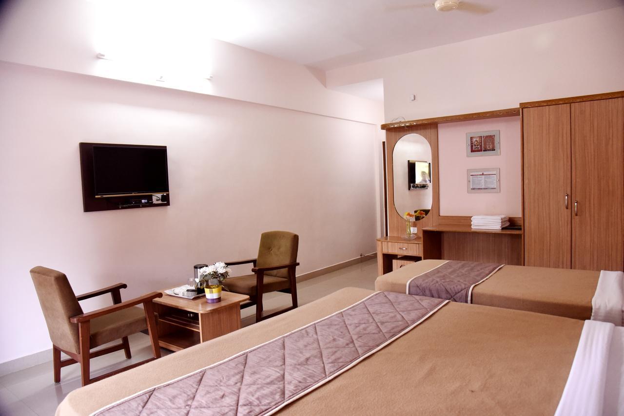 Готель Slr Residency Subrahmanya Екстер'єр фото