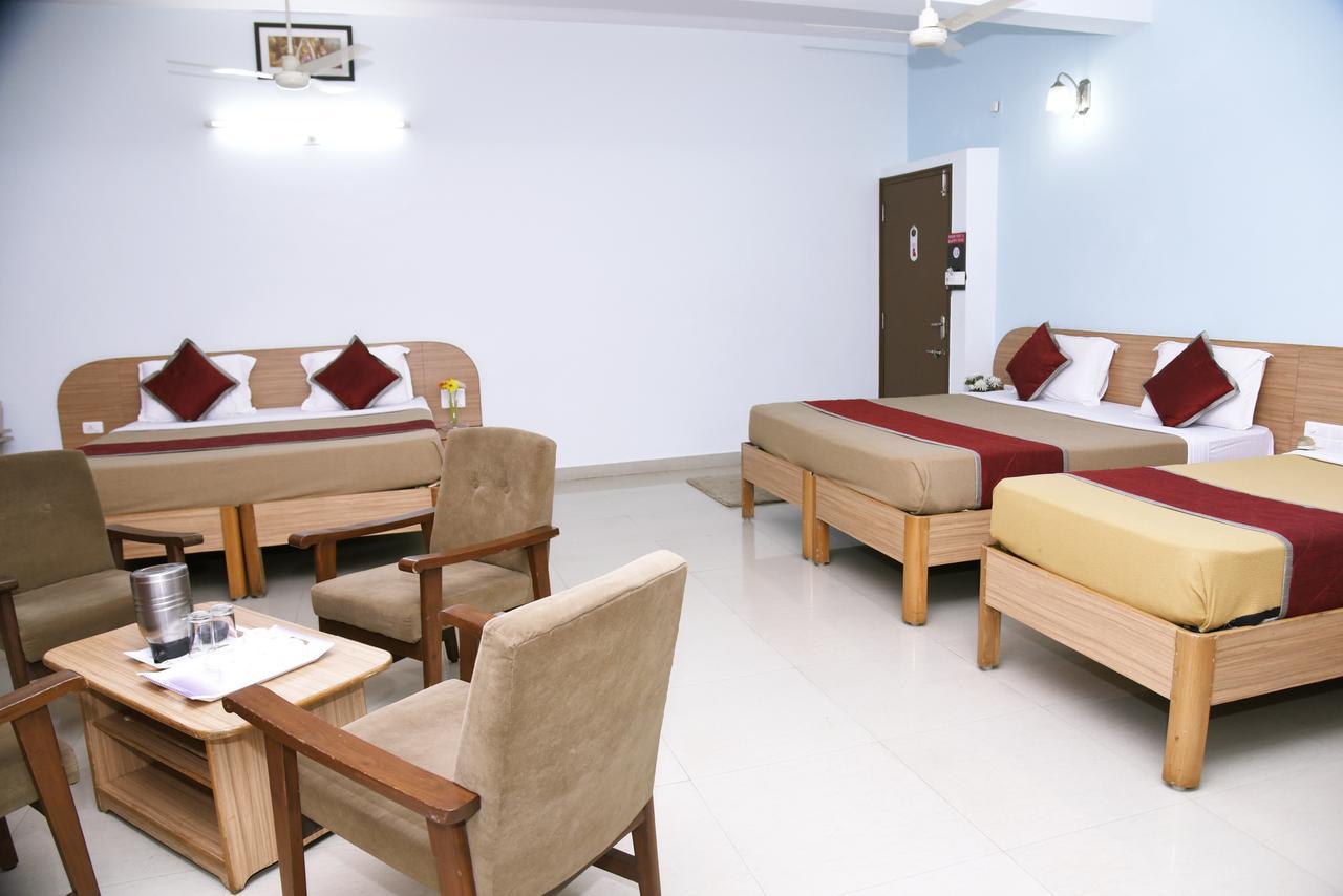 Готель Slr Residency Subrahmanya Екстер'єр фото