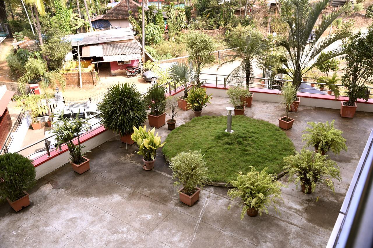 Готель Slr Residency Subrahmanya Екстер'єр фото