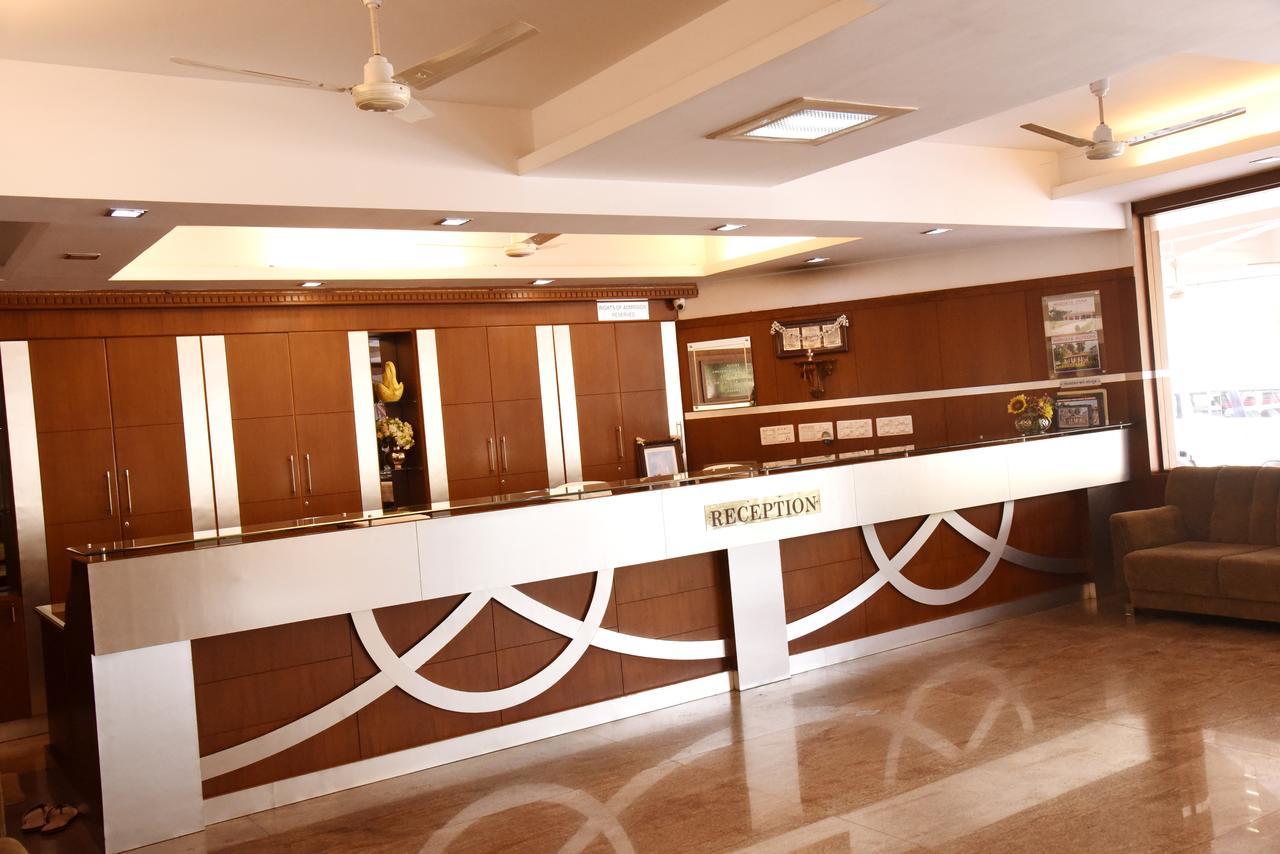 Готель Slr Residency Subrahmanya Екстер'єр фото