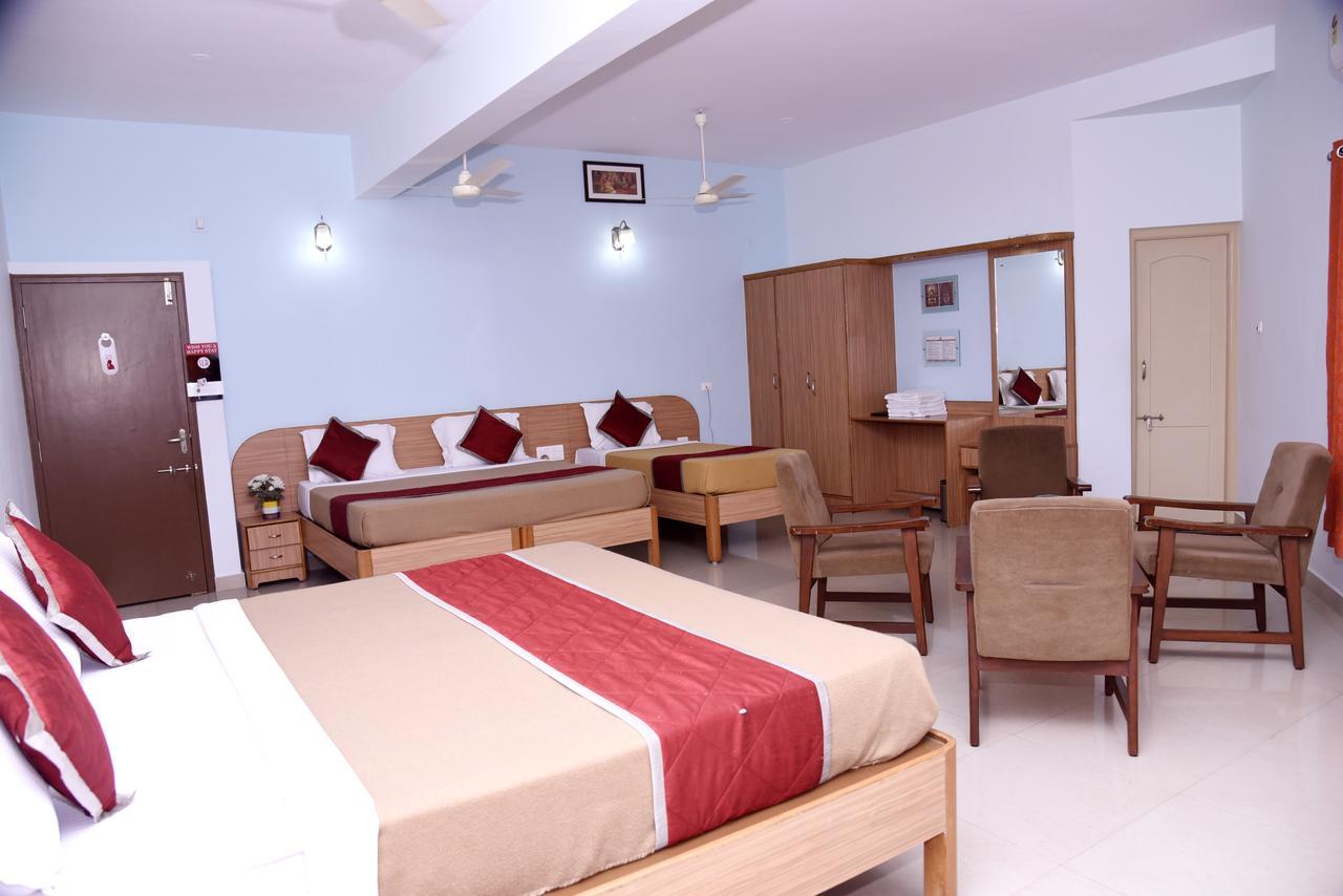 Готель Slr Residency Subrahmanya Екстер'єр фото