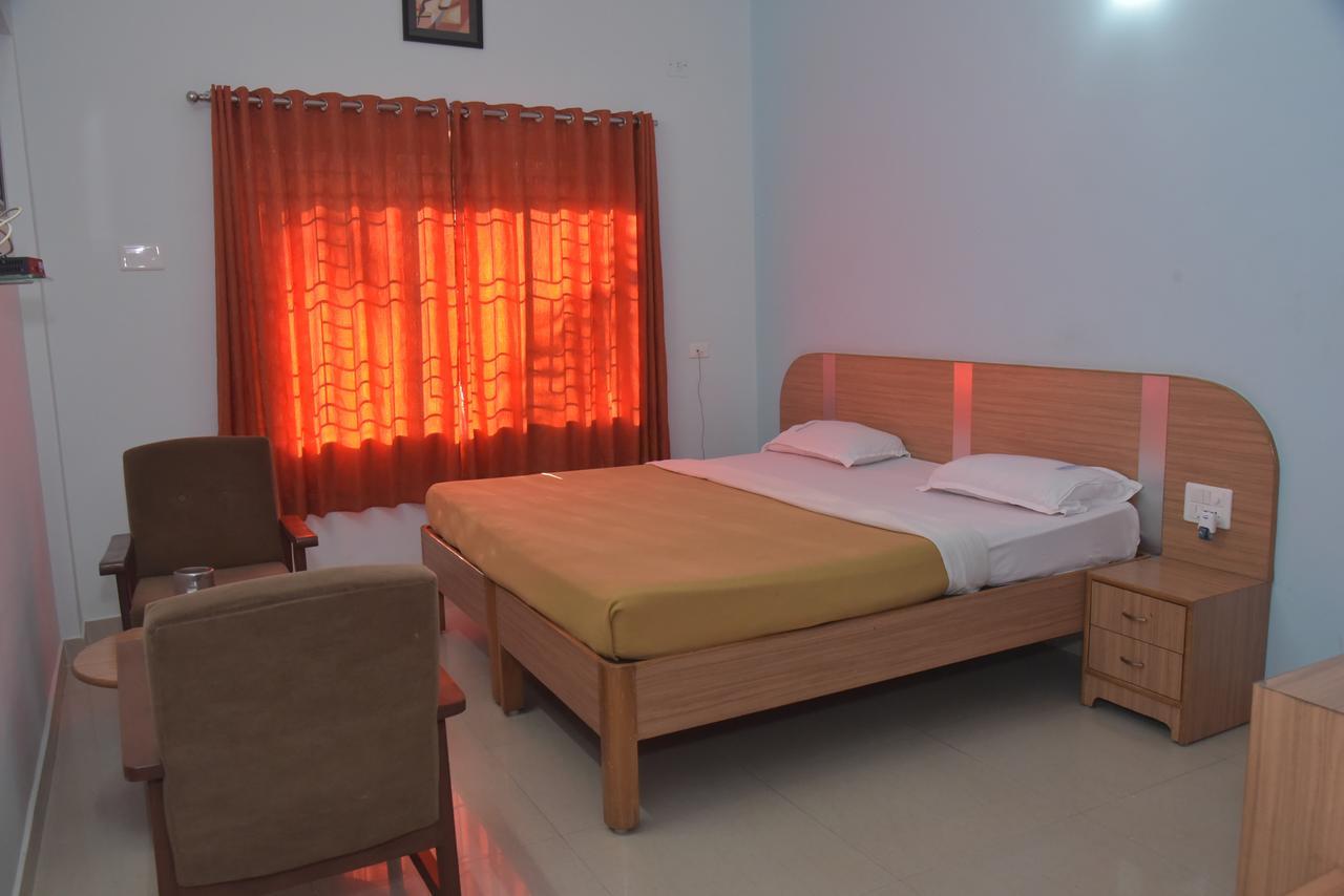 Готель Slr Residency Subrahmanya Екстер'єр фото