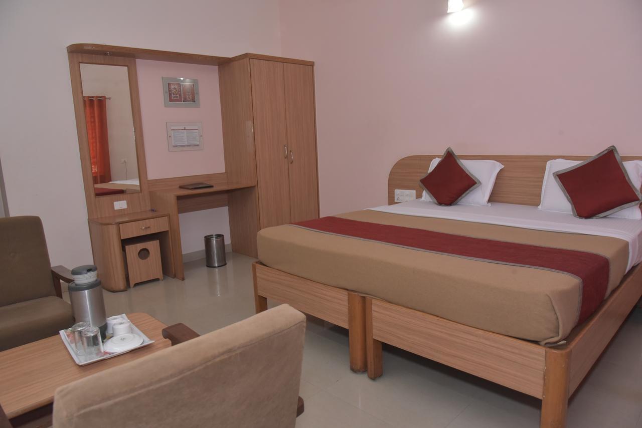 Готель Slr Residency Subrahmanya Екстер'єр фото